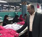 Mamunar in the garment factor Visiting a garment factory where the Ella Pad model is in place.