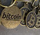 Blockchain key chain Chain of Bitcoin keychains, symbolizing the Bitcoin Blockchain.