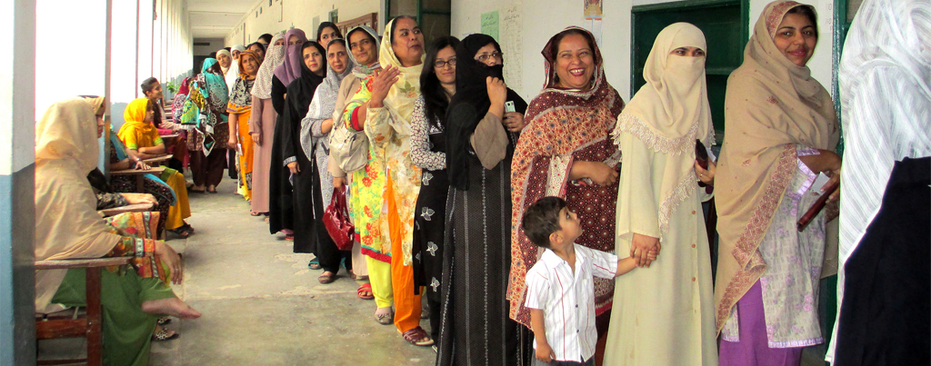 Women from Rawalpindi queued for their chance to have a say in Pakistan's 2013 elections. Credit: Rachel Clayton/DFID