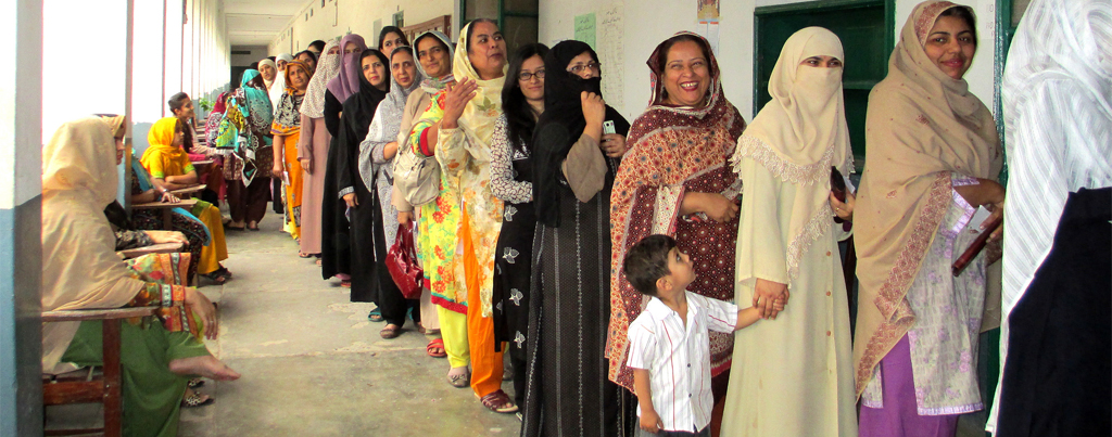 Women from Rawalpindi queued for their chance to have a say in Pakistan's 2013 elections. Credit: Rachel Clayton/DFID