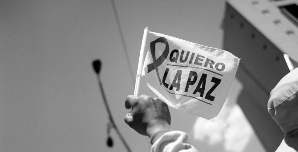 Medellín, Antioquia Department, Colombia. A man waves a small flag that reads, ‘I Want Peace’, during a protest march held in reaction to the thousands of kidnappings undertaken by FARC (Revolutionary Armed Forces of Colombia) leftist rebels and criminal factions in Colombia.