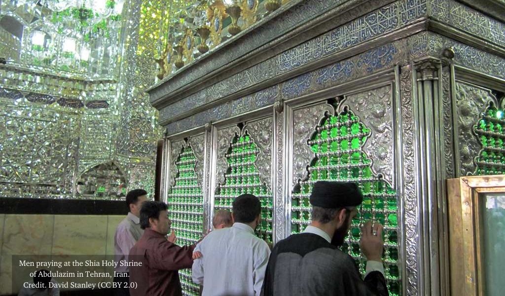 Men praying aMen praying in the Holy Shrine of Abdulazim at Tehran, Iran