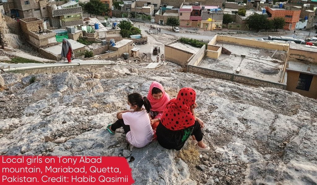 Local girls on Tony Abad Mountain in Quetta, Pakistan